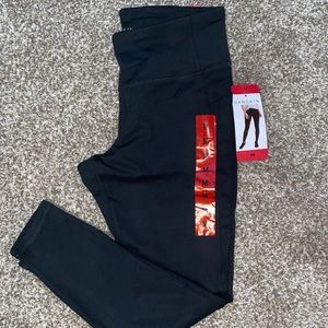 Danskin legging with side pocket